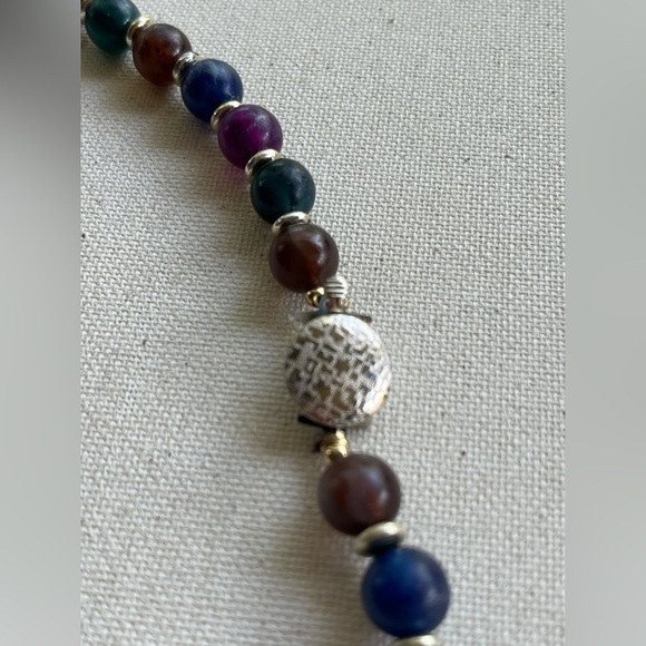 Elegant Multicolor Beaded Necklace - Picture 3 of 4